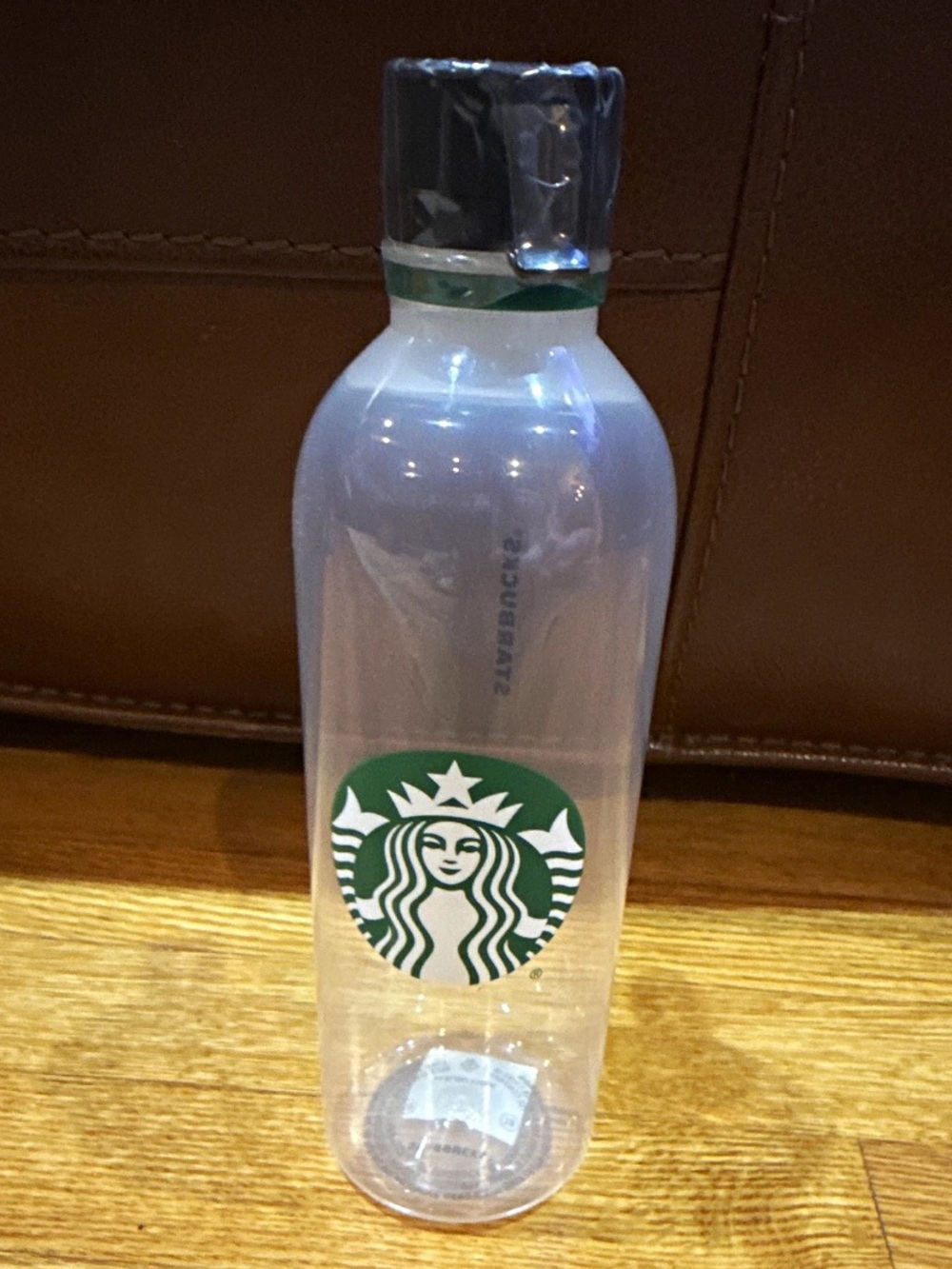 Starbucks Clear Plastic 24 oz
Reusable Water Bottle Screw-On
Lid SEALED